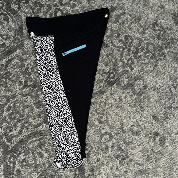 •Lululemon Run Top Speed Crop•​ - Picture 7 of 9